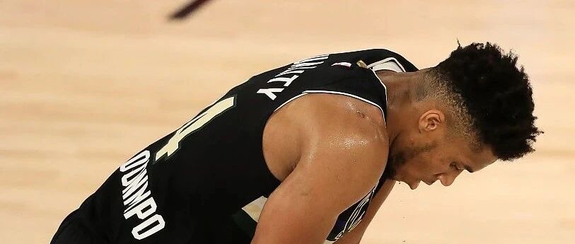 关键时刻两罚不中再加致命犯规系列赛0-2败北 字母哥的天赋究竟何时才能兑现？