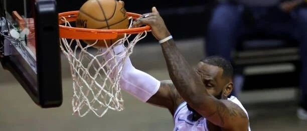 湖火激战詹眉重返西部第一 莱昂纳德率快船险胜得分破纪录