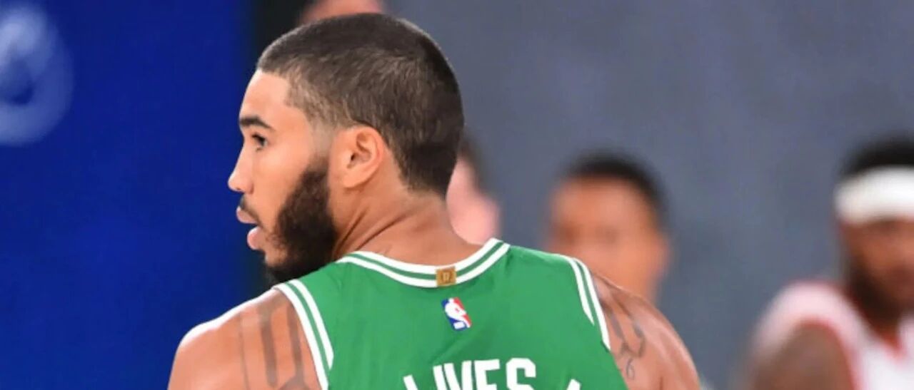 从18中2到34+8 触底反弹的塔图姆顶着利指导的暴走杀人如麻