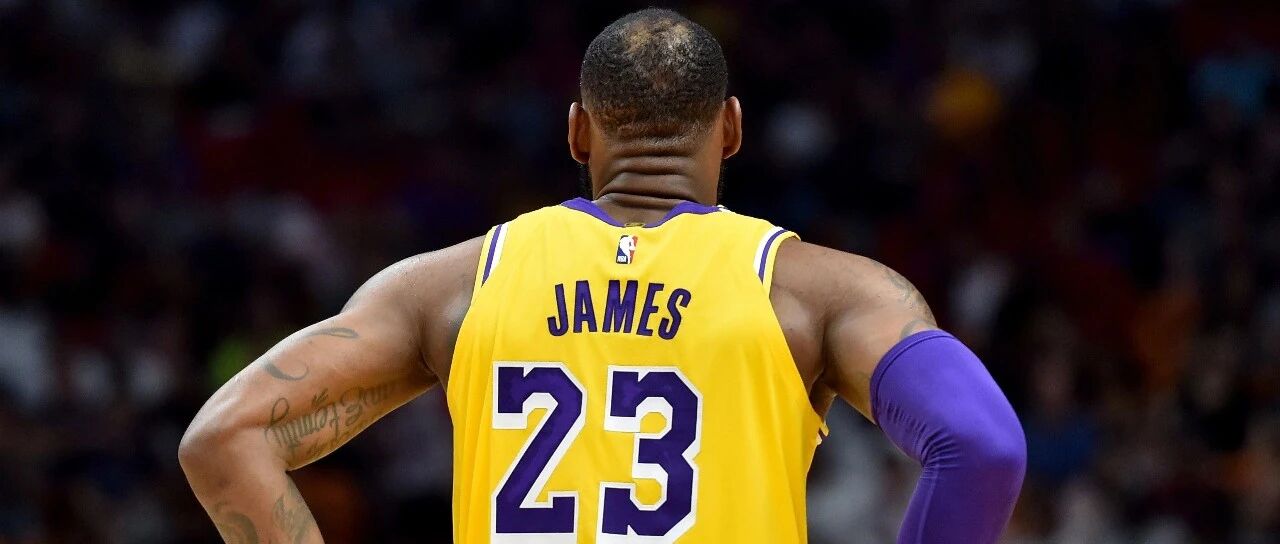 这一次 超人的红色披风没能如以往一样出现