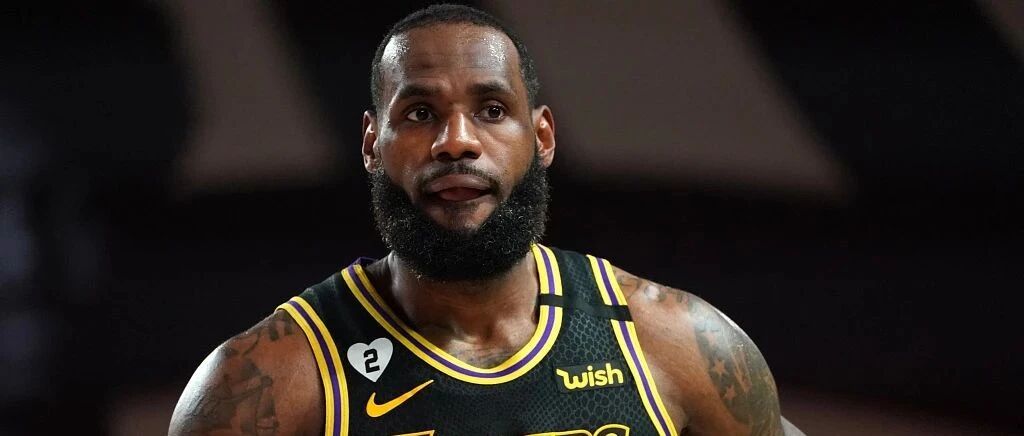 湖人3-1开拓者取赛点 勒布朗詹姆斯季后赛7000分里程碑致敬曼巴