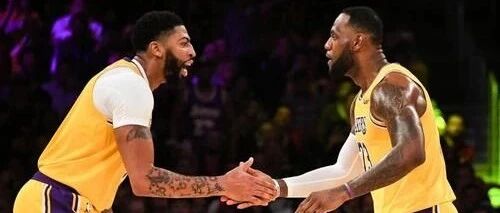 厉兵秣马复赛在即 NBA球员教练相聚迪士尼