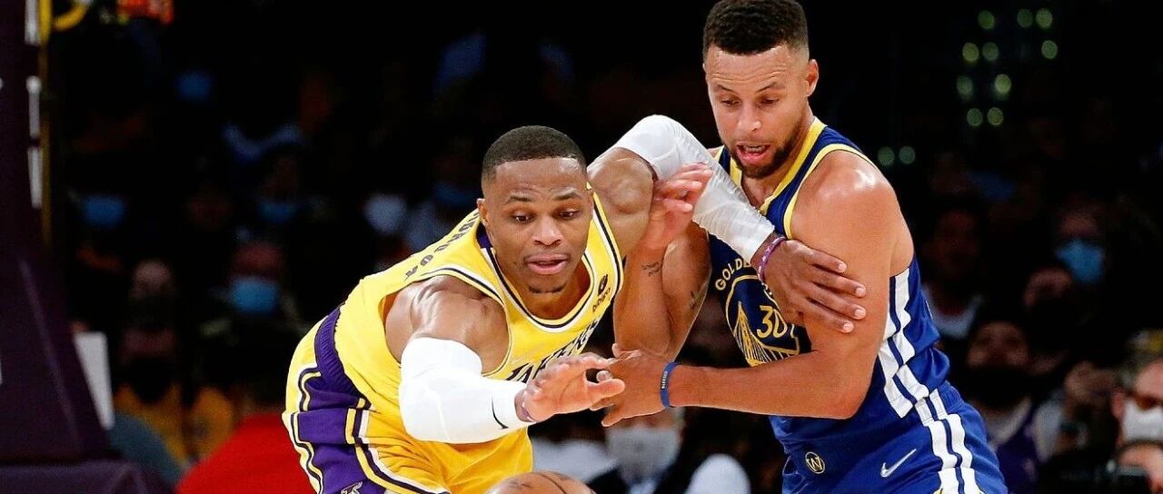 勇士湖人比赛场面一个天上一个地下？