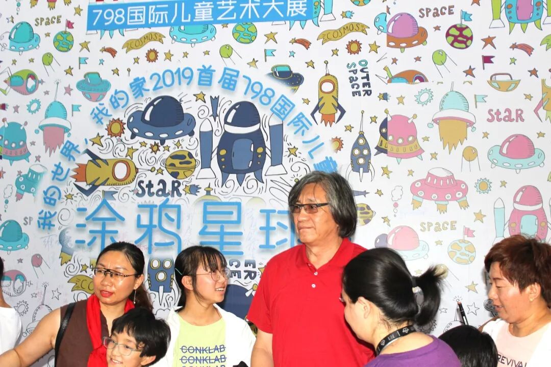 马书林先生与参展小艺术家