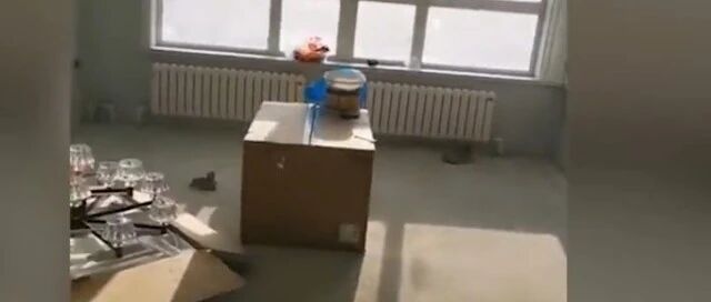 闲置一年的新房被人装修了？楼上邻居：我装的……