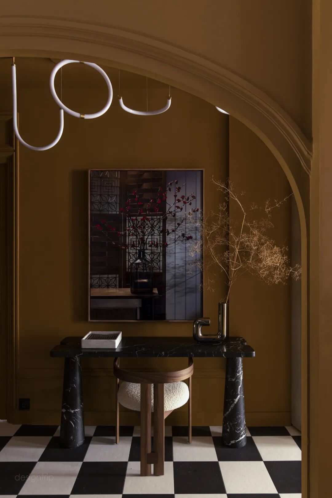 ClaudeCartier的空间艺术：线条与色彩的完美融合