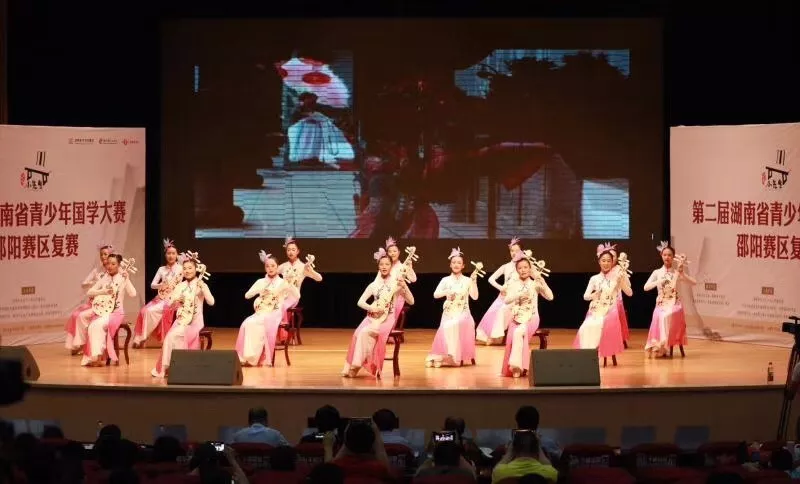 这场总决赛,邵阳5个席位,武冈抢占3个,全部来自展辉学校! 这场总决赛,邵阳5个席位,武冈抢占3个,全部来自展辉学校!