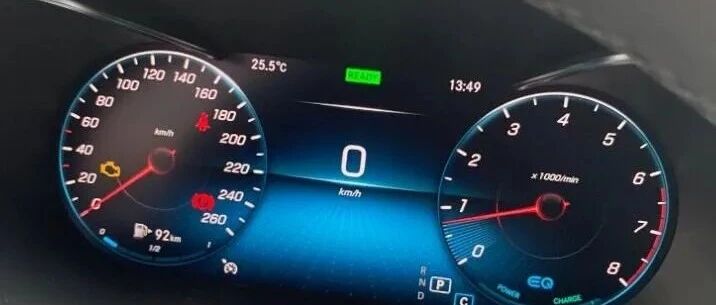 奔驰发动机黄灯亮是什么原因？还能继续开？