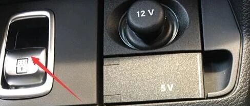 奔驰后排出风口下面的银色按钮是啥？你知道？