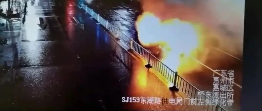 这代驾的代价有点大啊，奔驰大G化为灰烬！