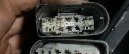 奔驰前保险杠与车内电器分离点锈蚀的技术通报