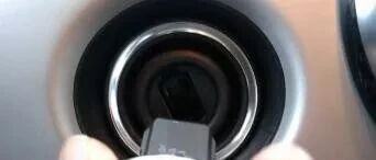 奔驰各种遥控钥匙没电怎么启动车子？