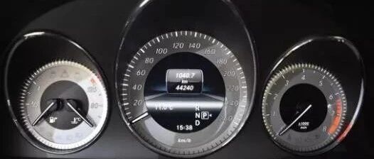 奔驰水温不稳，加速掉水温是怎么回事？