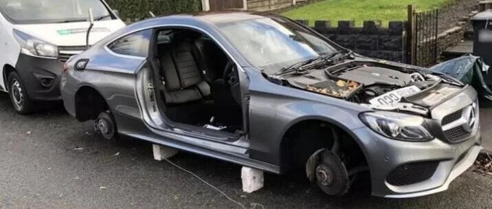 奔驰停外面才一天，就被拆偷，可笑又无奈！