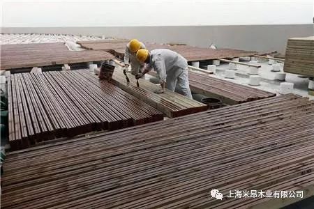 停車(chē)場(chǎng)地坪漆廣東防腐地板內襯_新型環(huán)保防腐木木棧道價(jià)格_防腐木木地板批發(fā)