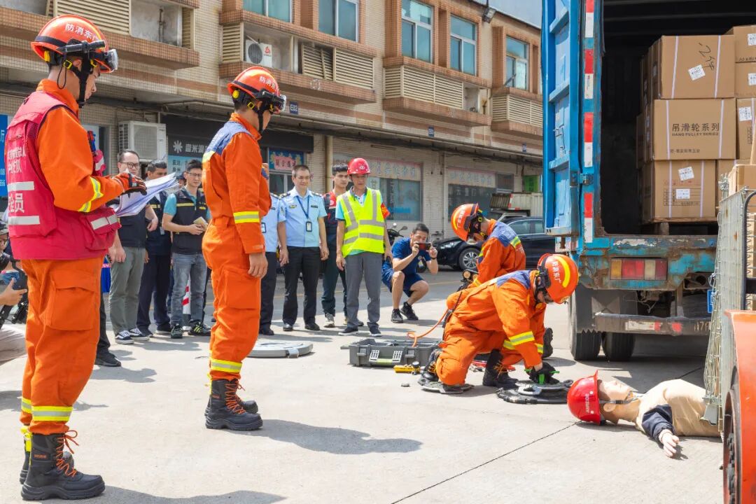 以练代战小榄开展叉车安全事故应急救援演练