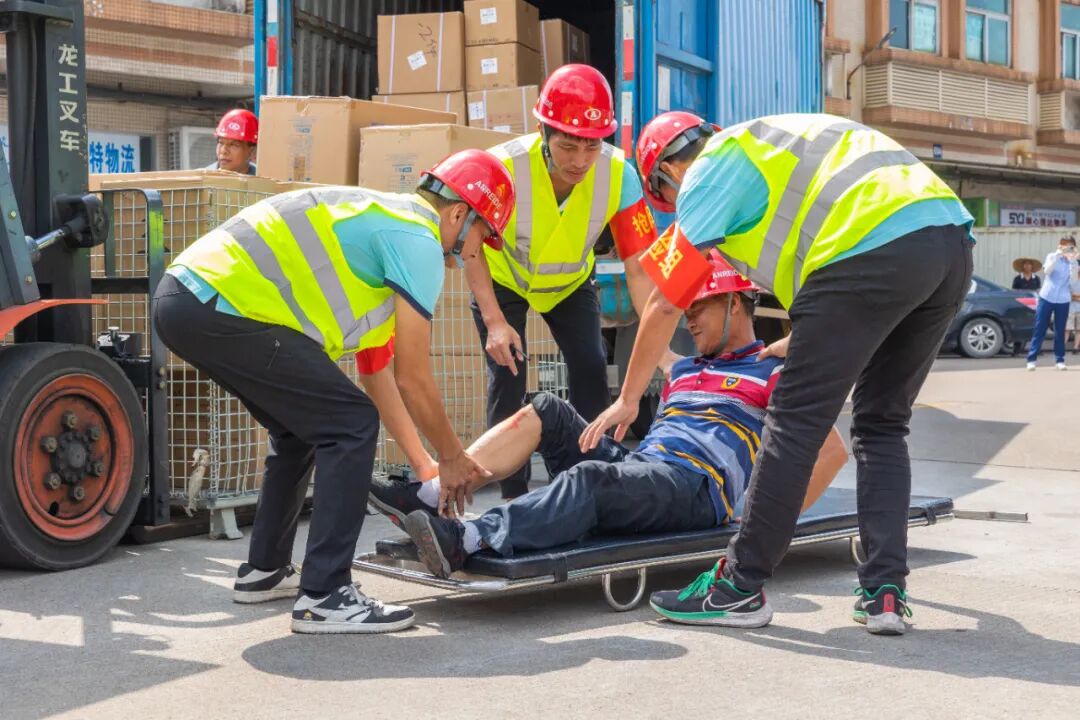 以练代战小榄开展叉车安全事故应急救援演练