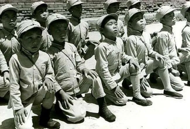 共青团中央发出《关于"中国少年儿童队"改名为"中国少年先锋队"的说明
