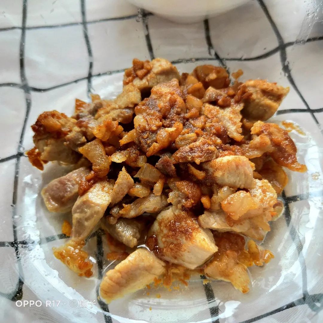 让人又爱又恨的猪油渣，一口油汁迸溅的快乐真是骗不了人啊~~~