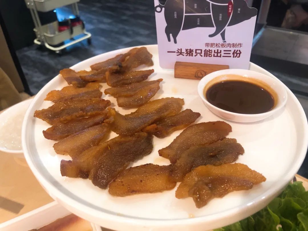 让人又爱又恨的猪油渣，一口油汁迸溅的快乐真是骗不了人啊~~~