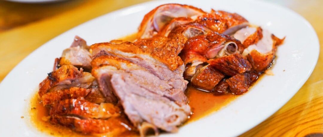 同一个地方，张东升带岳父岳母爬山，我带你恰饭