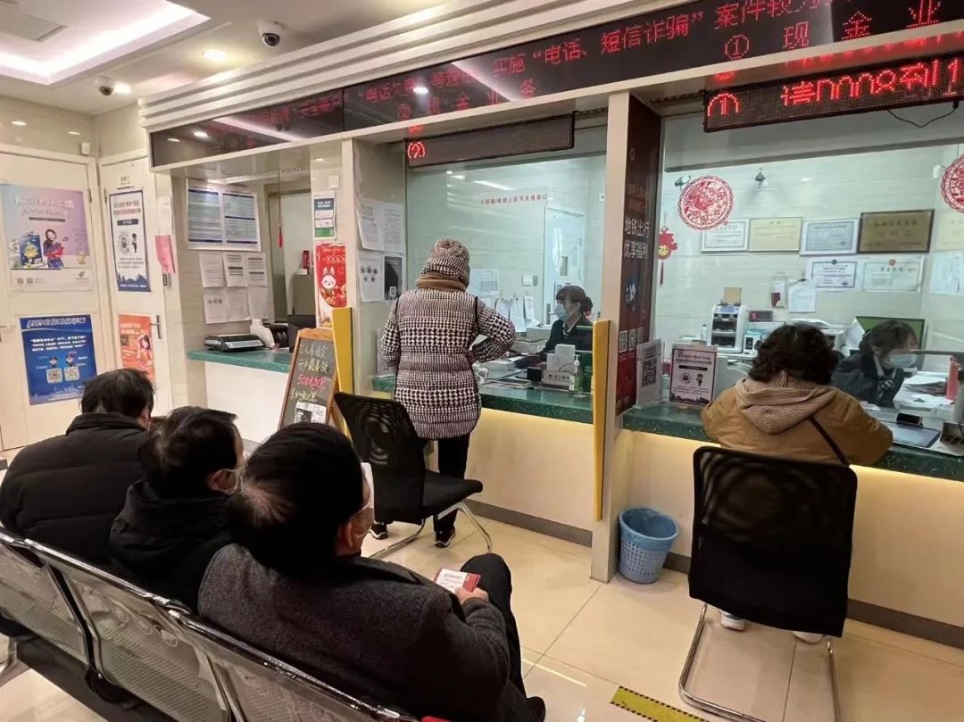 半月谈记者走访上海多家银行了解到,去年下半年提前还贷人数开始增多