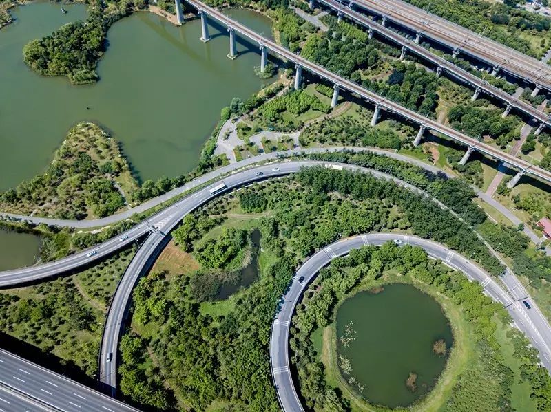 逢雨必看海,違法填湖,水質汙染一直是武漢城市治理難解的糾結.