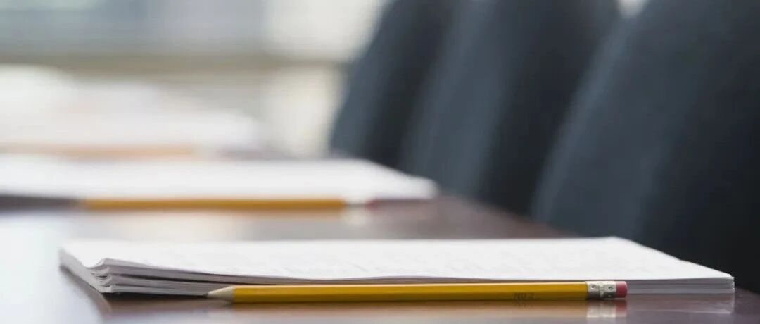 “铁饭碗，有油水，稳定，风险小”，真实的公务员生活是这样的吗？