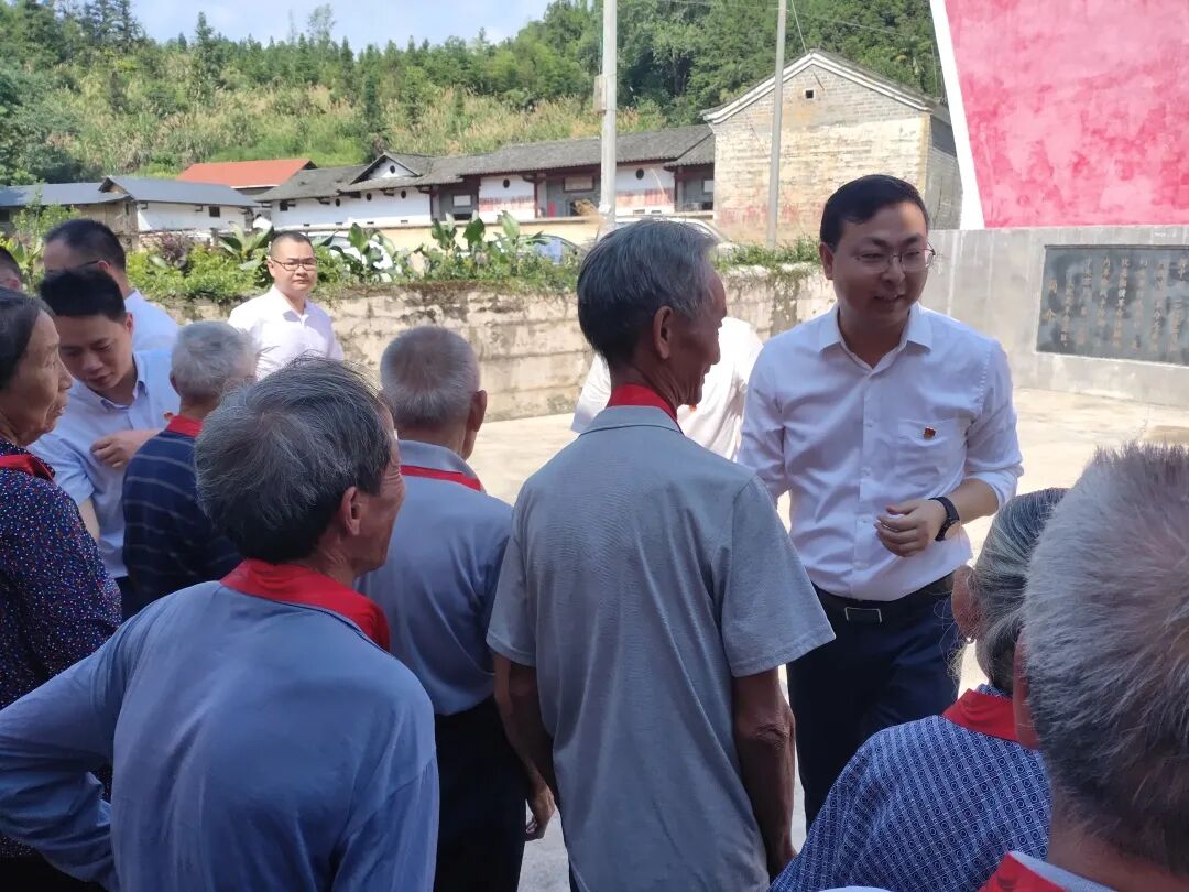 平富乡举行"光荣在党50年"纪念章颁发仪式 | 上犹县人民政府