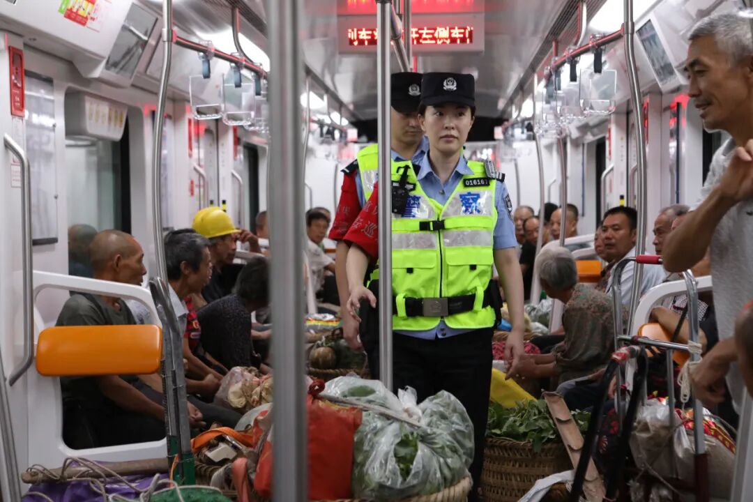 小“背簍”牽動大“民生”——這支公安小分隊，全力護航“背簍專線”