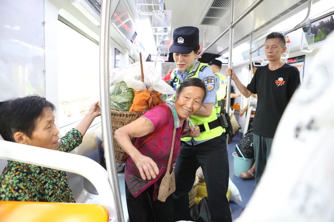 小“背簍”牽動大“民生”——這支公安小分隊，全力護航“背簍專線”