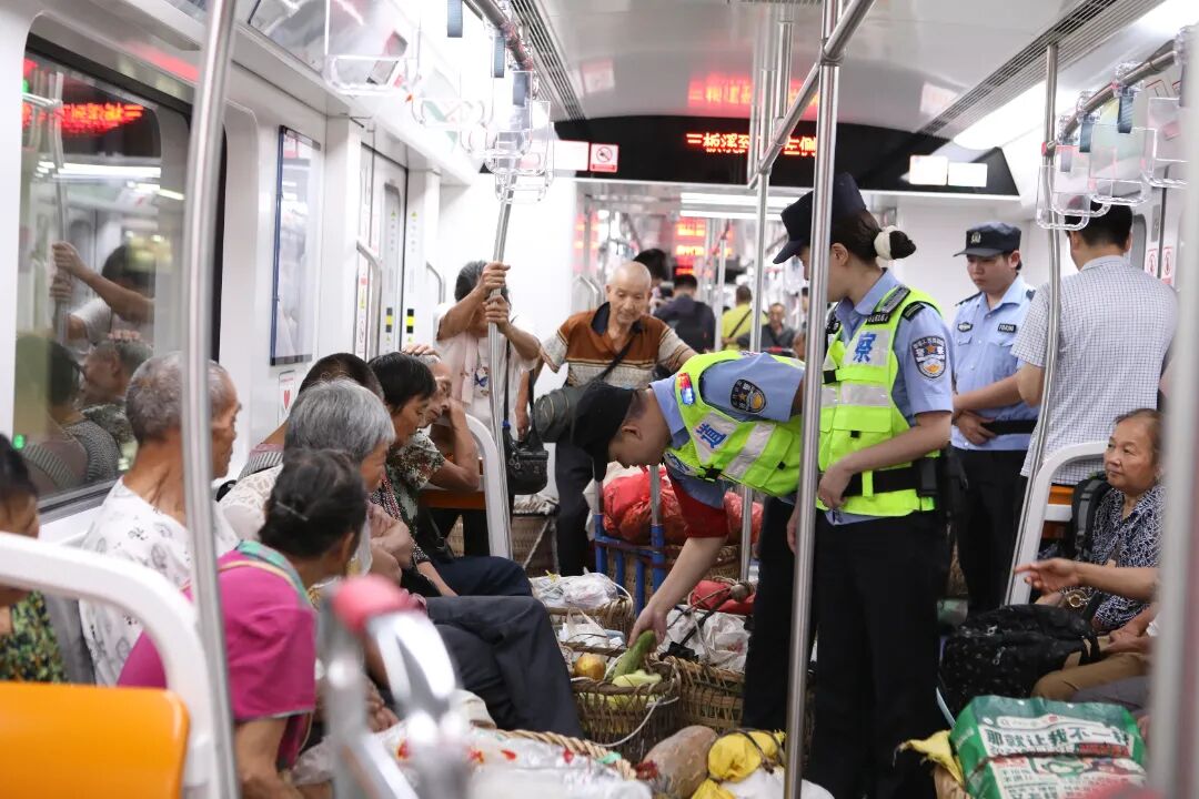 小“背簍”牽動大“民生”——這支公安小分隊，全力護航“背簍專線”