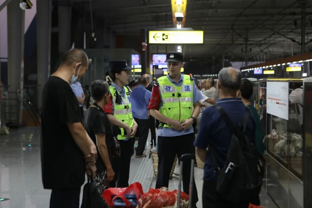 小“背簍”牽動大“民生”——這支公安小分隊，全力護航“背簍專線”