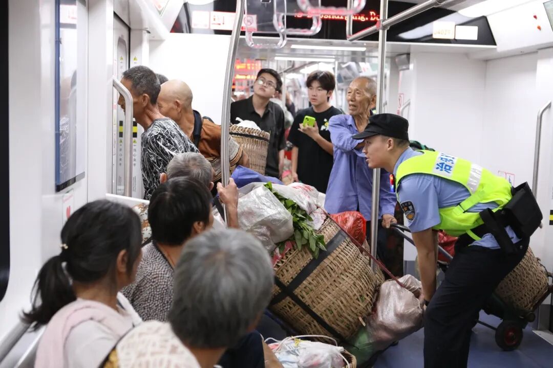 小“背簍”牽動大“民生”——這支公安小分隊，全力護航“背簍專線”