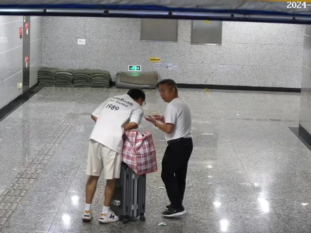 夏季治安打擊整治行動(dòng)| 假借路費(fèi) 實(shí)為詐騙 重慶軌道公安成功打掉一接觸性詐騙團(tuán)伙