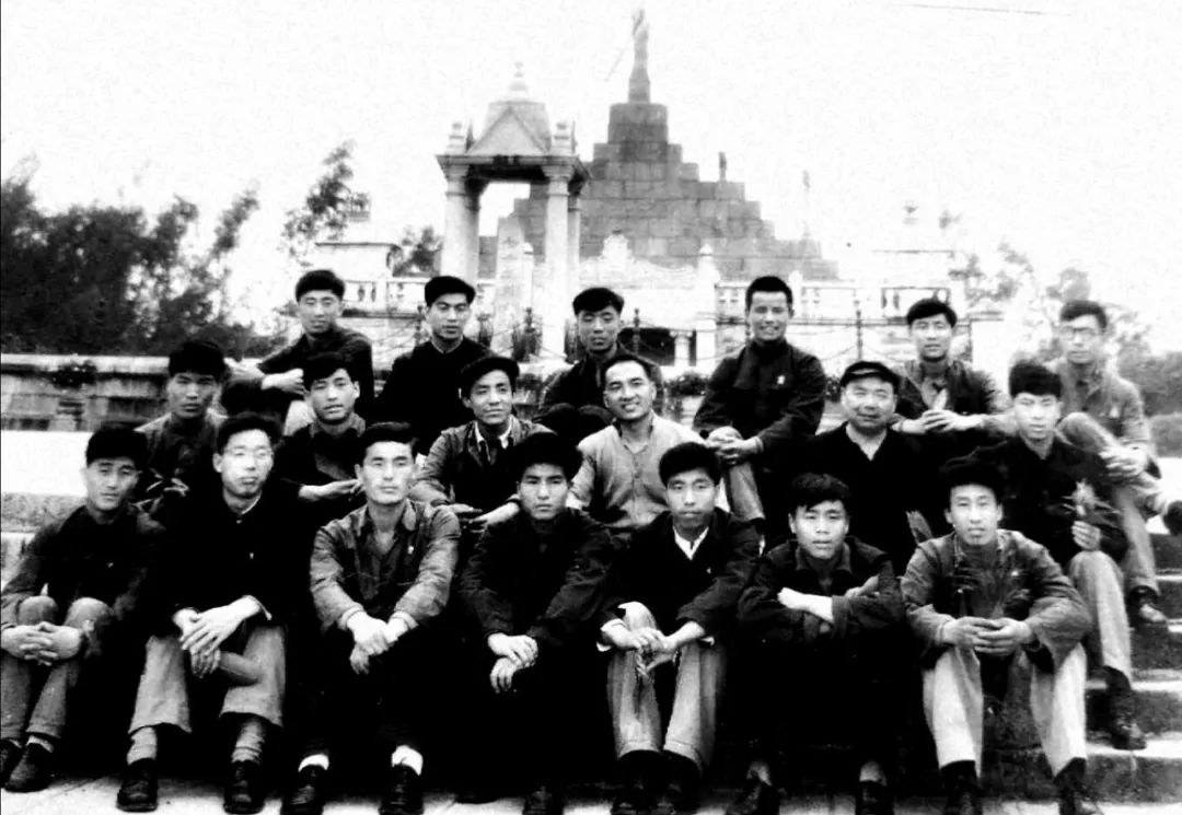 足球界的排名_足球世界排名中国历史最高_足球历史排名前十名