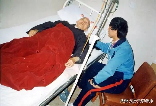 拳史疑云：海灯法师是骗子？77岁二指禅倒立造假？