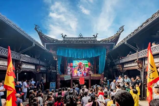 龙南乡下田村-《香菇文化节社戏》殷小明