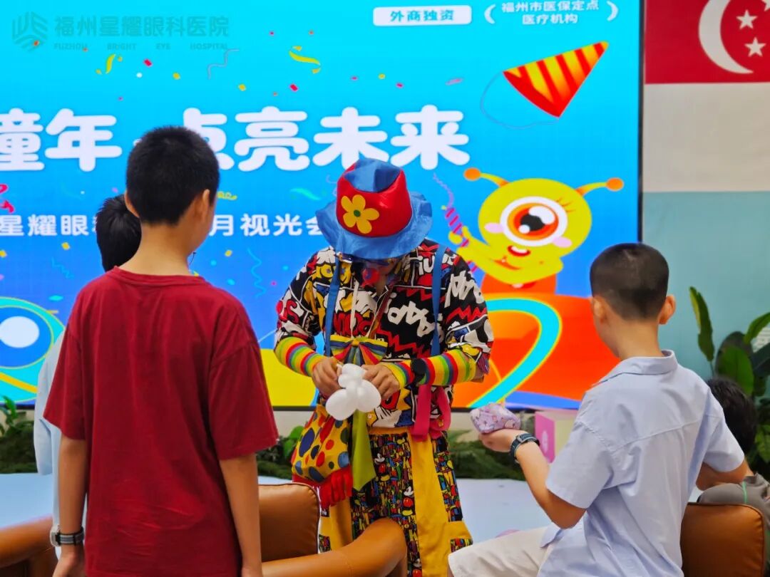 小丑哥哥带来创意气球艺术互动