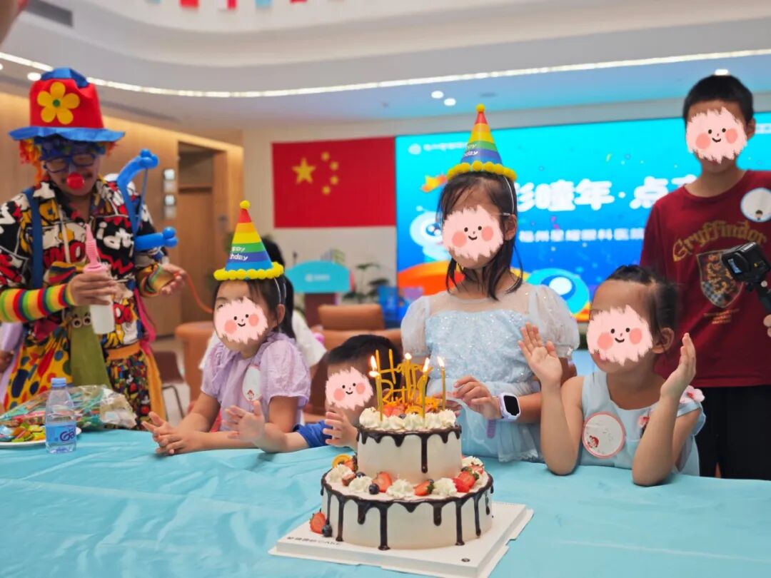 生日蛋糕缓缓登场