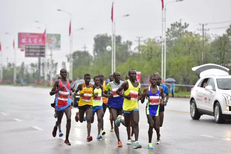 奔跑在中国马拉松赛道的非洲人 老黑 成他们代号