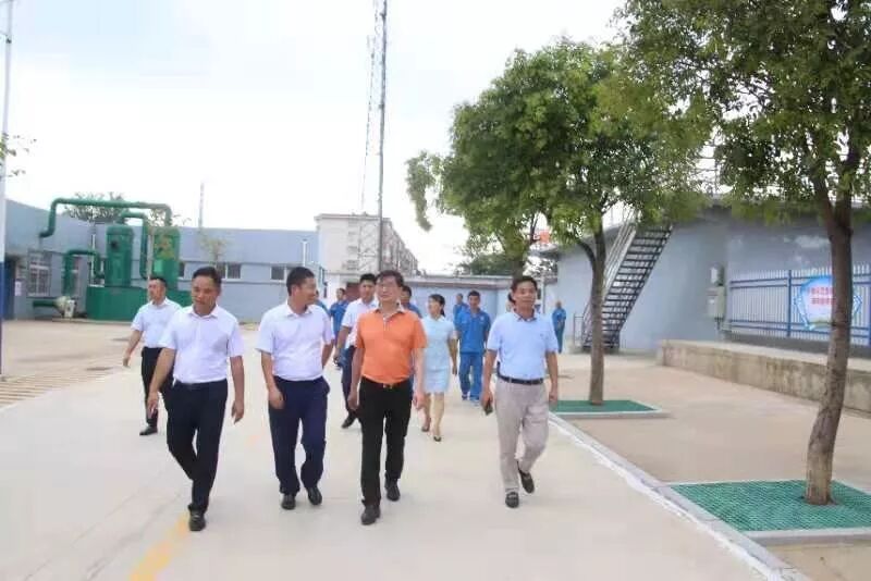 中國水務(wù)集團董事局主席段傳良 蒞臨周口銀龍水務(wù)有限公司察看指導(dǎo)工作