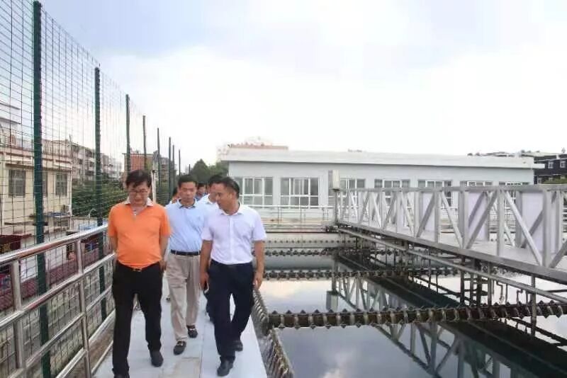 中國水務(wù)集團董事局主席段傳良 蒞臨周口銀龍水務(wù)有限公司察看指導(dǎo)工作