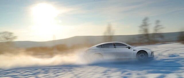 摆脱冬季“暖气匮乏”， -20℃ 哪吒S 10分钟即可达到舒适温度