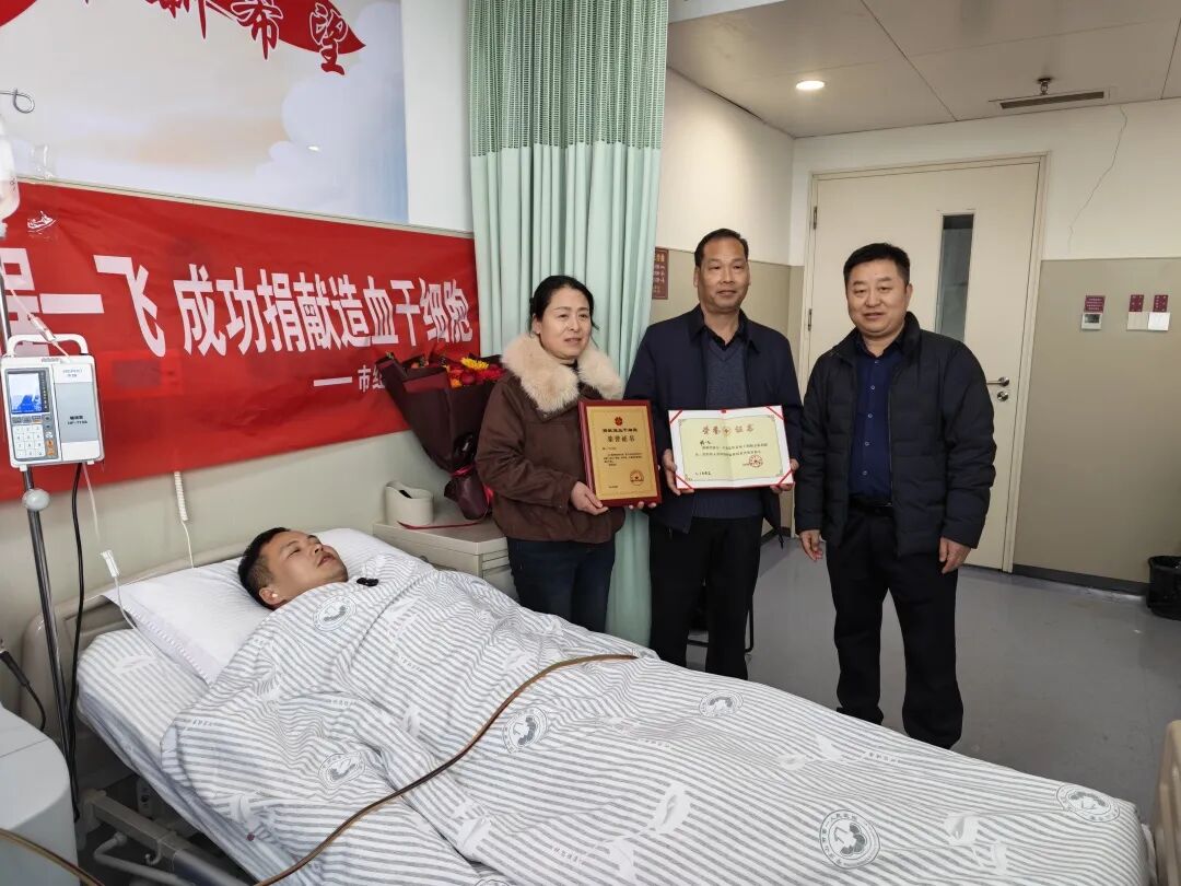 2026.2.9程一飞-会长颁发证书.jpg