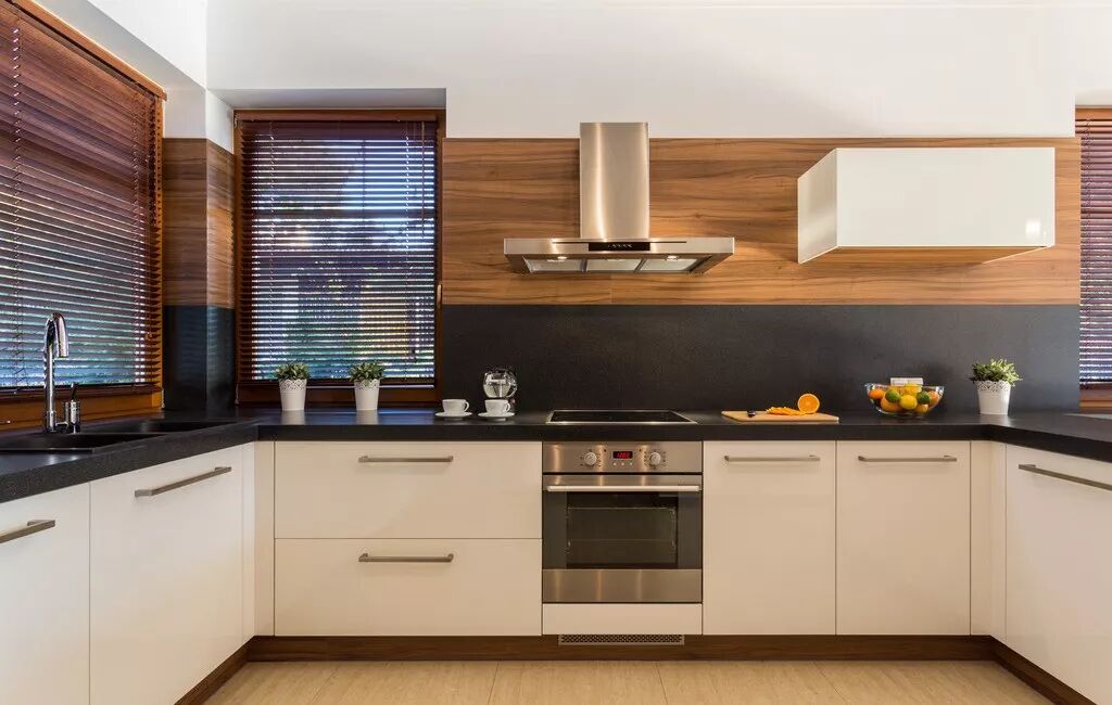 一组好看的U字型橱柜布局，这样的厨房实用又美观