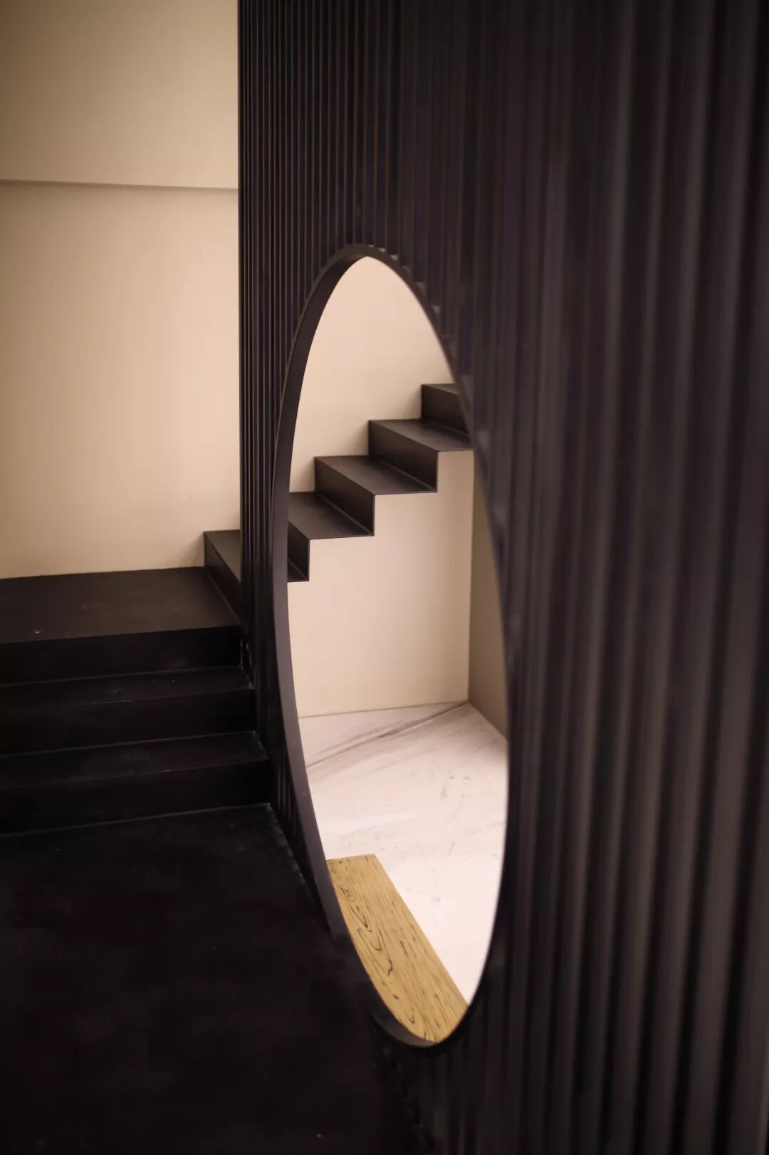 设计师竟把最有意思的坡道搬进家里,边走边欣赏 - 马蹄室内设计网
