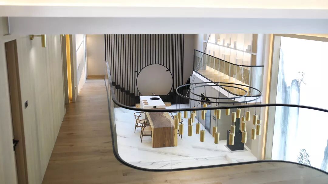 设计师竟把最有意思的坡道搬进家里,边走边欣赏 - 马蹄室内设计网