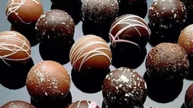 笑话：甲问乙：黑色皮肤的朋友最害怕吃什么？