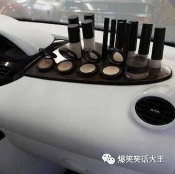 笑话：女孩的生活有多烦人……